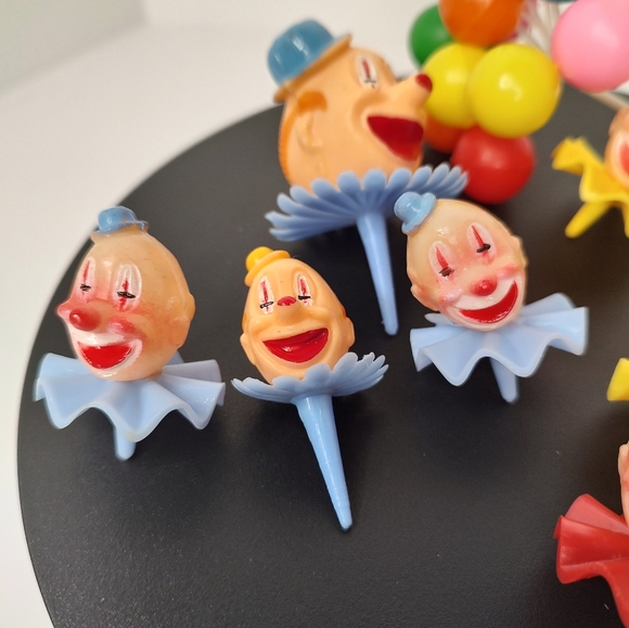 Vintage 1991 Wilton Circus Clown Cupcake Cake Toppers Set Of 10 W/Balloon Pick - Picture 4 of 12